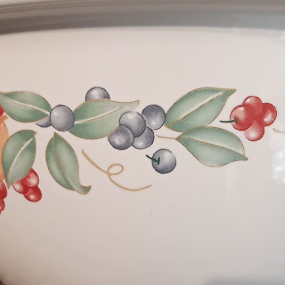 CORELLE Coordinates Vintage 1980's Abundance Pattern Stoneware. 3 qt - 2.85 L. - Picture 13 of 14